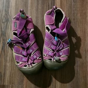 Girls keen sandals